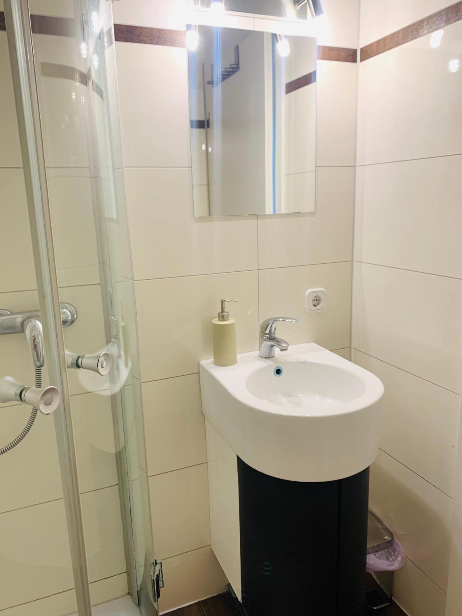 Business Messe Apartment & Wellness Spa Дюселдорф Екстериор снимка